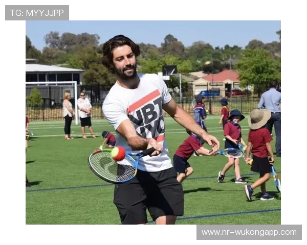 乔丹·汤普森训练完直接去超市抢购打折牛排,这自律和抠门反差谁懂啊