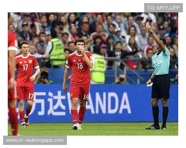 VAR判罚依据如何影响裁判最终决定的关键解读