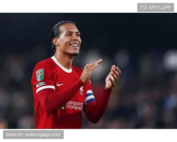 博努奇与范戴克：中卫出球重心由后场发起向高位衔接偏移