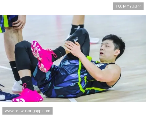 场外治疗后球员能否直接入场？规则如何界定恢复比赛流程