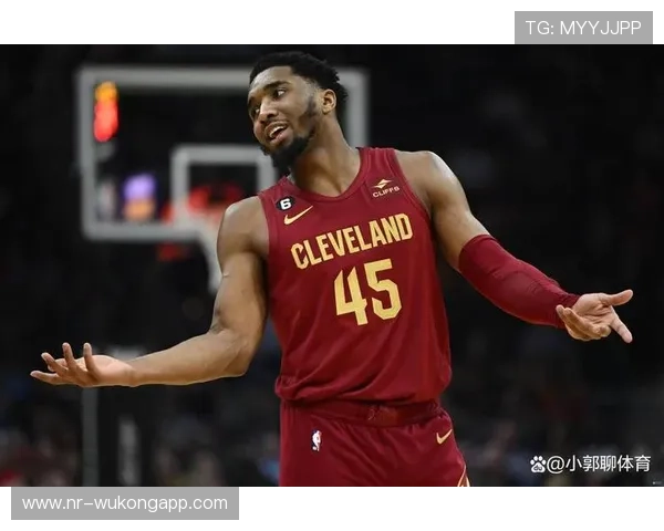 多诺万·米切尔无球跑动提升关键时刻效率拉开进攻空间