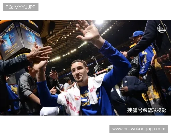 汤普森无球挡拆制造对位错位，三分效率较上季提升