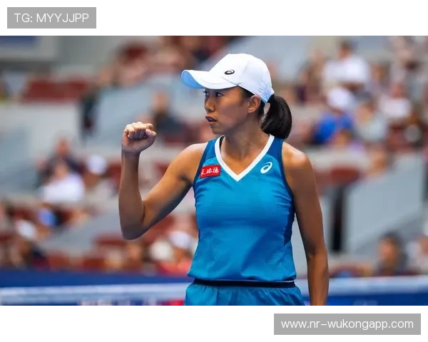 张帅穿开叉裙看比赛，竟然比运动员还抢镜？