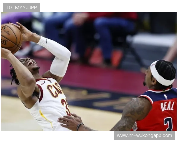 米切尔·罗宾逊护筐换防 比上季更压缩内线得分